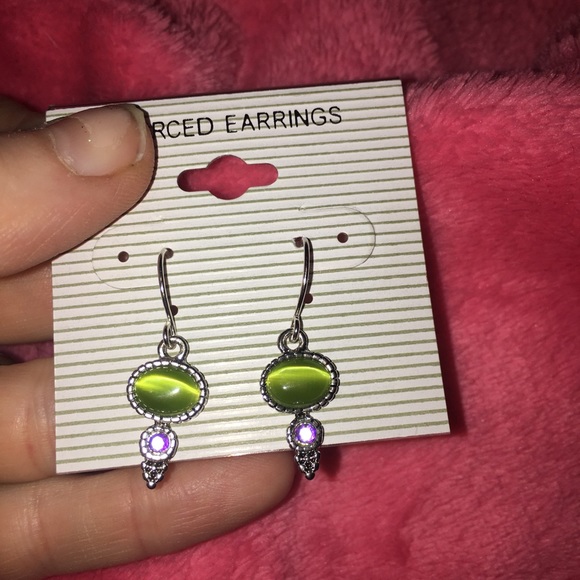 Gorgeous earrings NWT - Picture 4 of 6